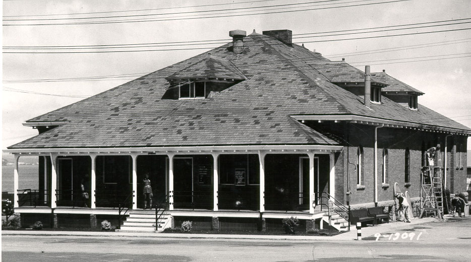 Building exterior in 1940
