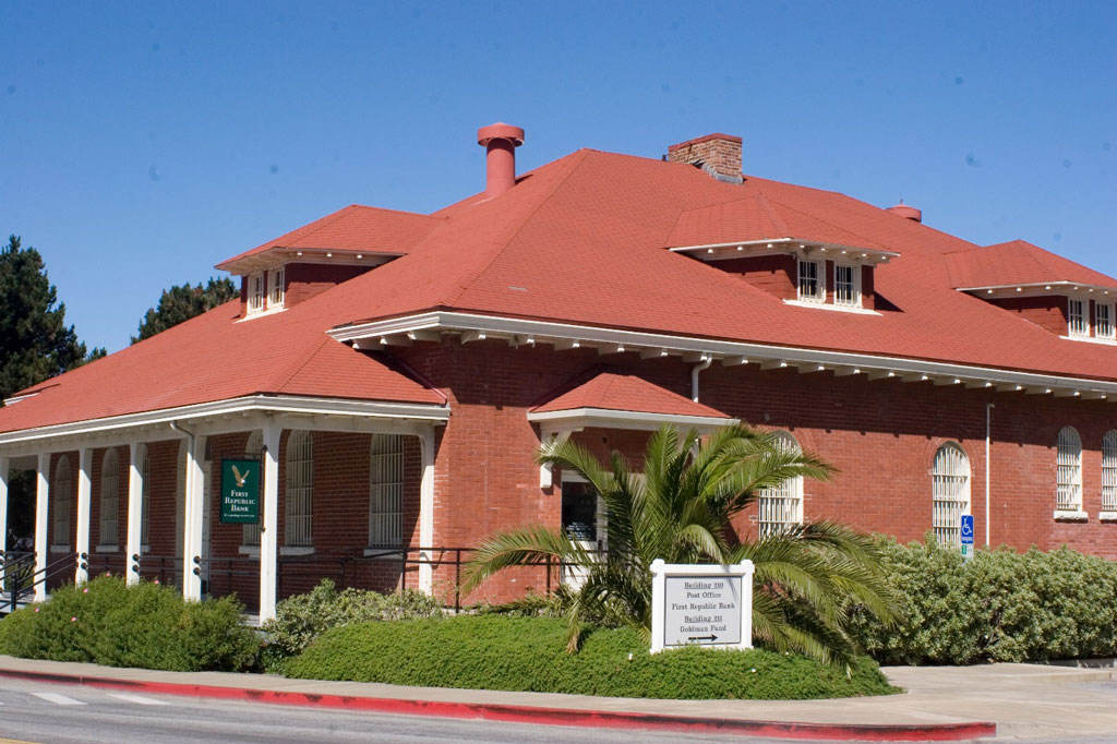 Side view of building with First Republic signage