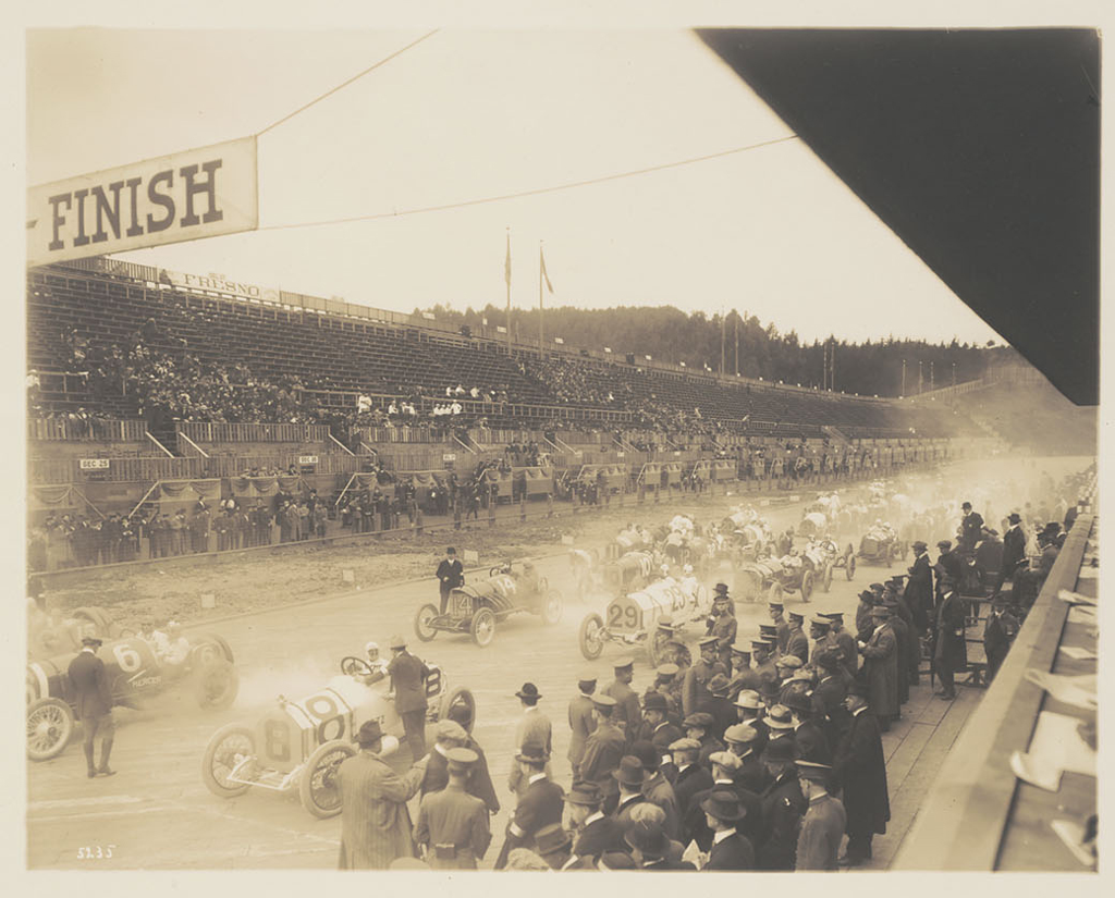 The racetrack in the Presidio during the Panama Pacific International Exposition. Image courtesy Bancrofty Library, UC Berkeley.