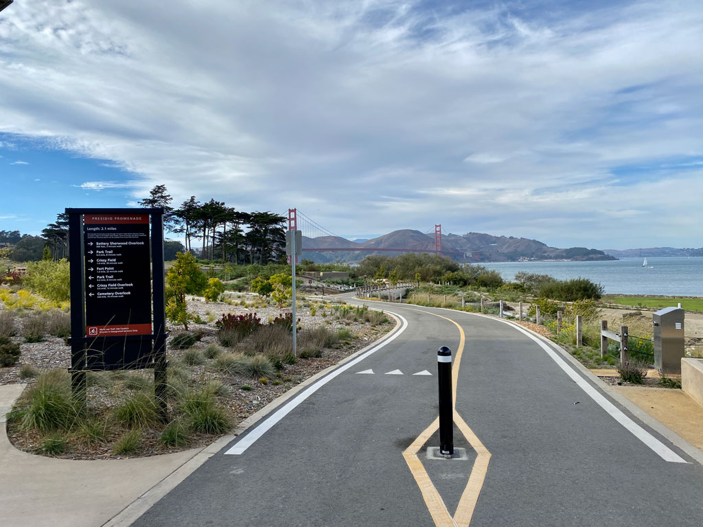 Two-way trail paths at Battery Bluff