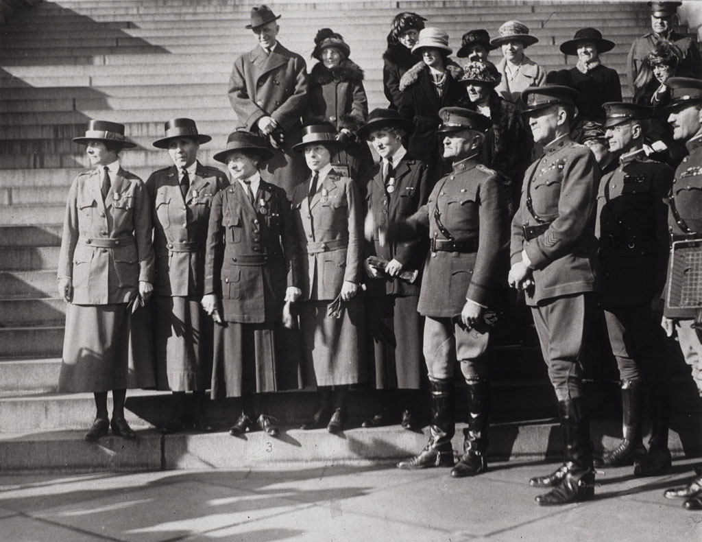 Group portrait of men and women in uniform