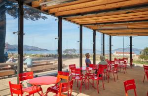 Wind protected picnic area at Presidio Transit Center. Photo by Bruce Damonte.