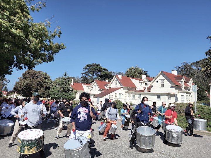 Fogo Na Roupa – practicing with drums in the Presidio.