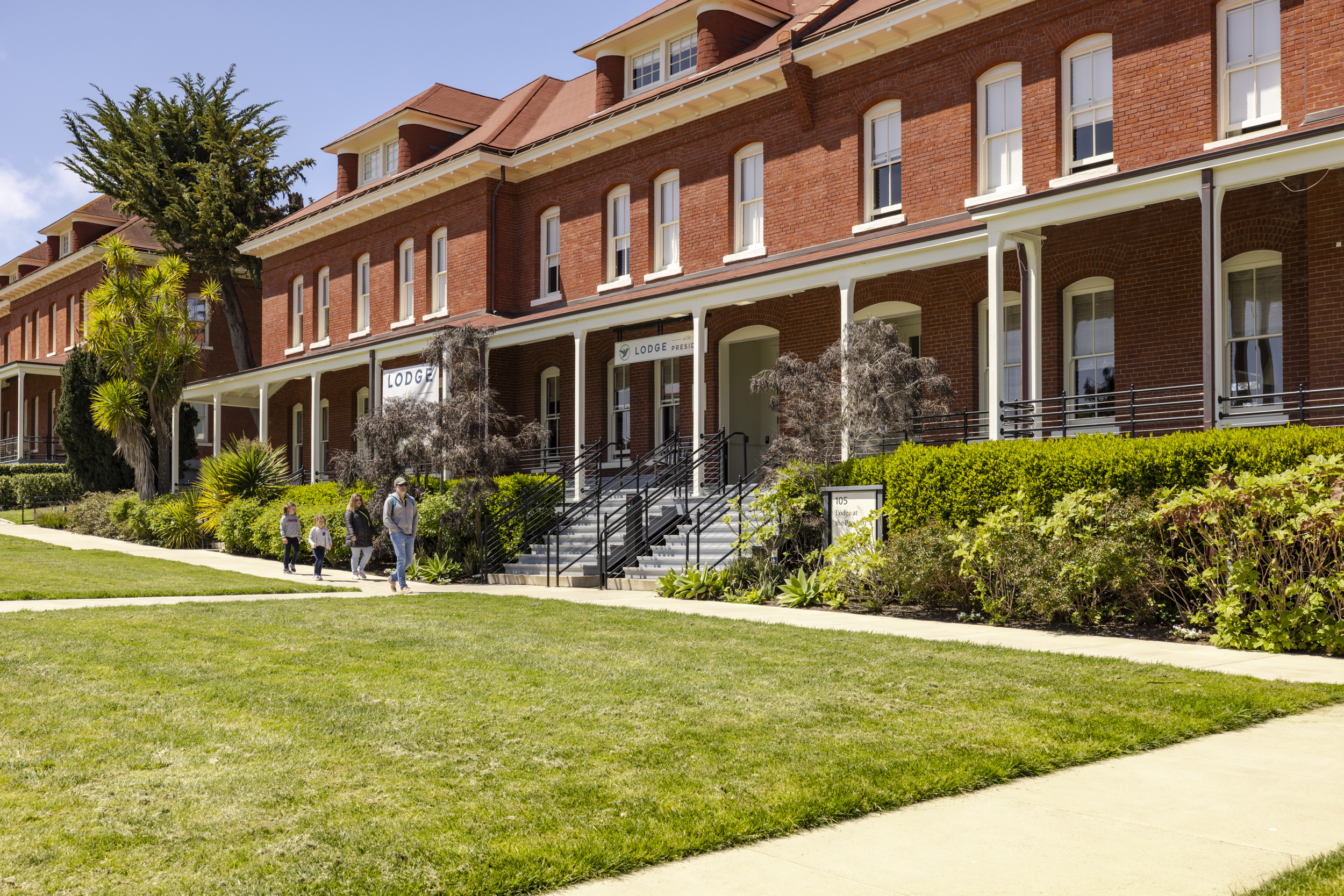 external image of Presidio Lodge